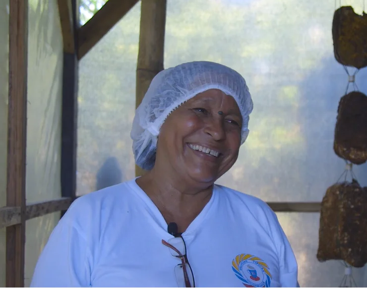 Mujer sonriendo - Argos Orellanas